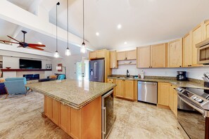 Fridge, microwave, oven, stovetop - Modern home with open layout, private pool, & washer/dryer - dog friendly (Phoenix)