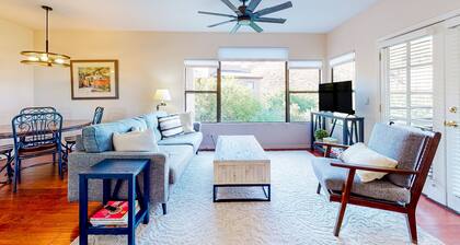 Beautiful condo with stunning views, pool, hot tub, balcony, W/D, AC