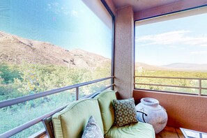 Interior - Beautiful condo with stunning views, pool, hot tub, balcony, W/D, AC (Tucson)