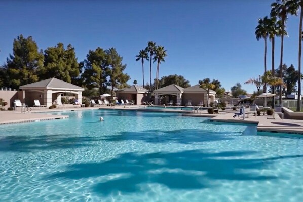 Pool - Palm-lined home with pool access, grill, office & golf course views (Sun Lakes)