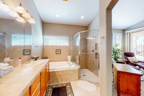 Shower, hair dryer, towels - Palm-lined home with pool access, grill, office & golf course views (Sun Lakes)