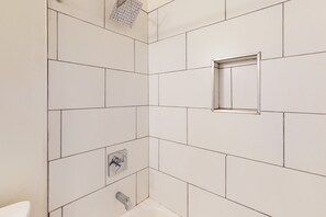 Shower, hair dryer, towels - Inviting dog-friendly studio with full kitchen and central AC (Tucson)