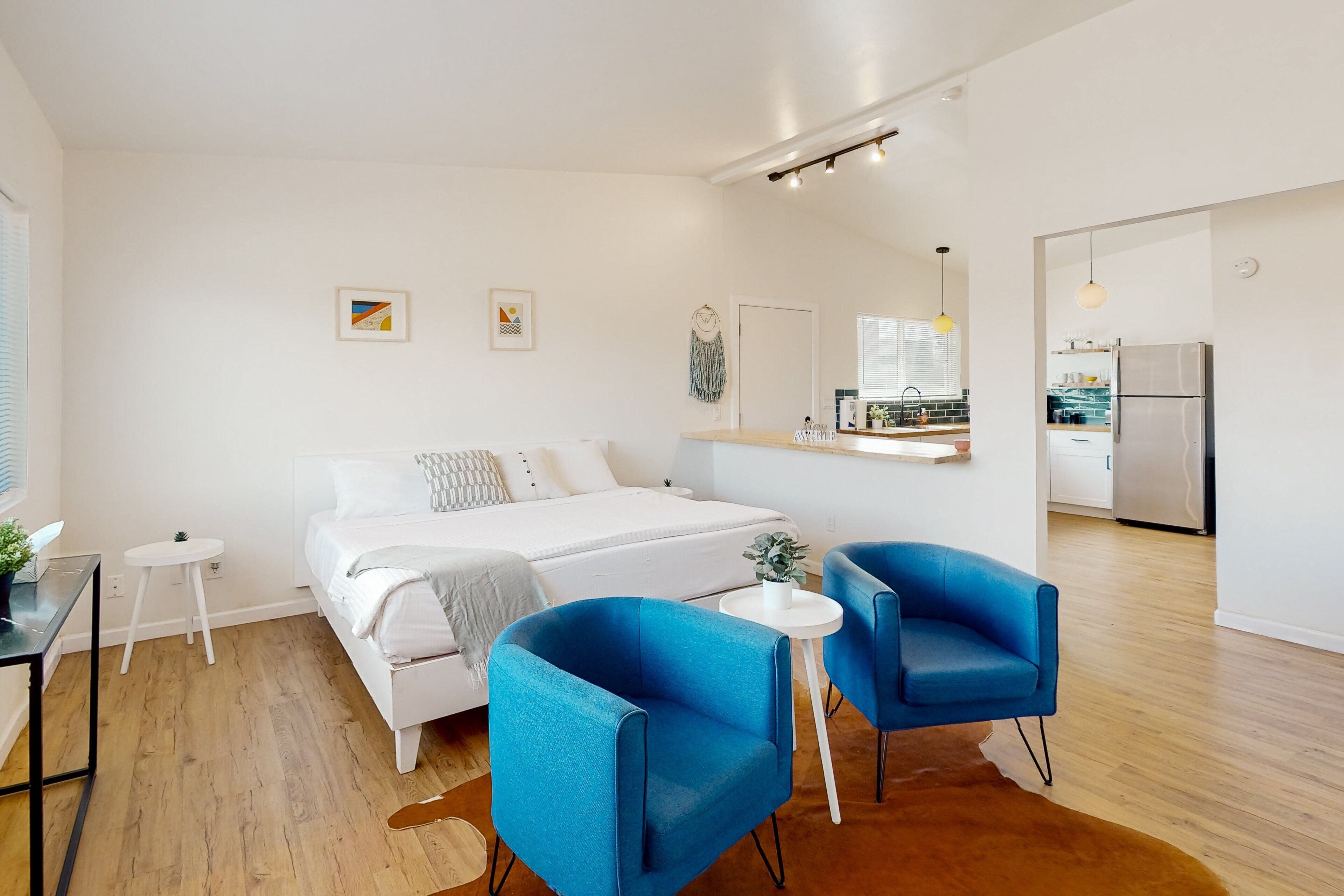 Iron/ironing board, free WiFi, bed sheets