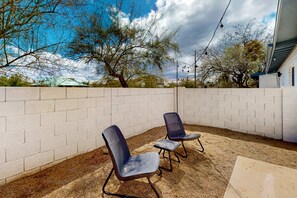 Terrace/patio - Inviting dog-friendly studio with full kitchen and central AC (Tucson)