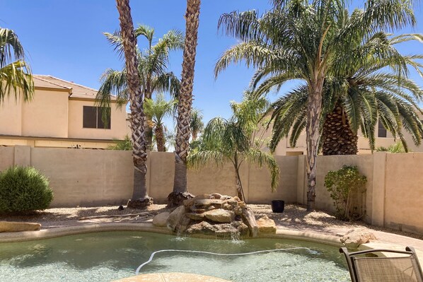 Pool - inviting home with private pool, patio, grill, washer/dryer, & central AC (Chandler)