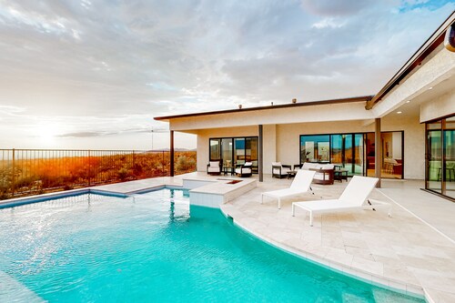 Luxe home with private pool, hot tub & amazing views of Tucson