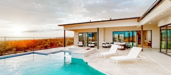 Luxe home with private pool, hot tub & amazing views of Tucson