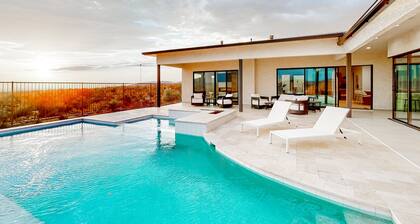 Luxe home with private pool, hot tub & amazing views of Tucson