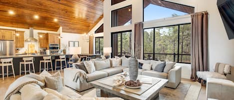 Smart TV y chimenea