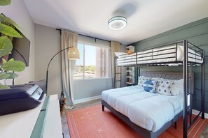 2 habitaciones, escritorio, tabla de planchar con plancha y wifi gratis