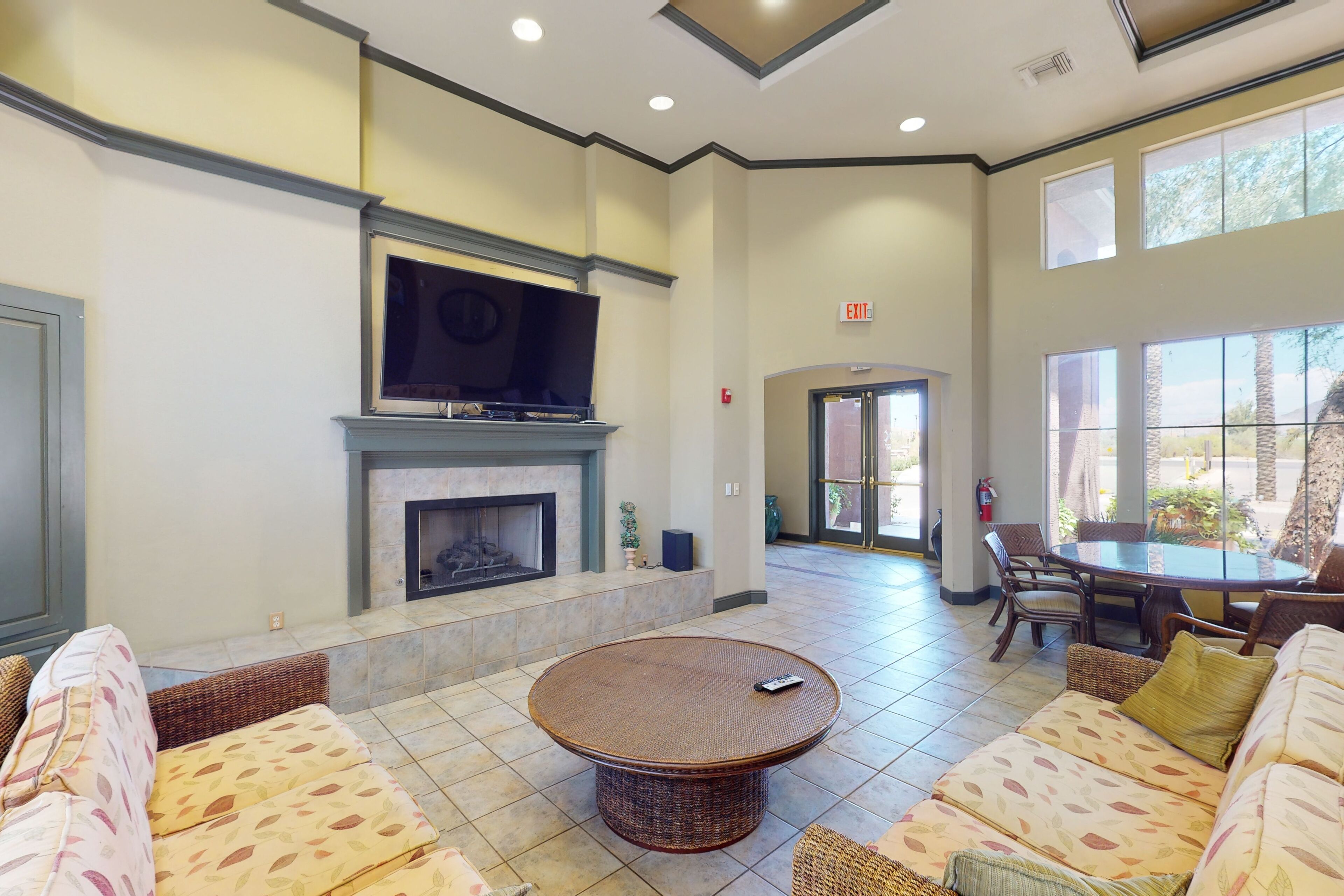 Cozy Desert Oasis - Condo With Pool, Hot Tub, Grills, Gym And Charming Patio - Phoenix, AZ