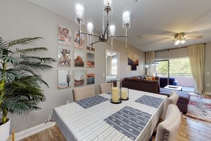 Dining - Cozy Desert Oasis - Condo with Pool, Hot Tub, Grills, Gym and Charming Patio (Phoenix)
