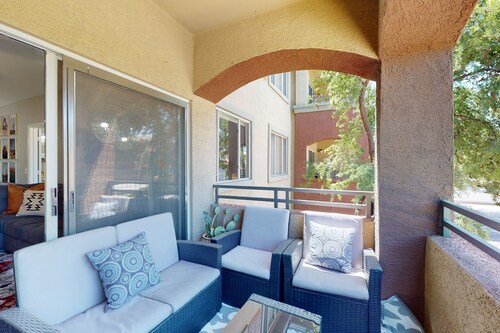Cozy Desert Oasis - Condo with Pool, Hot Tub, Grills, Gym and Charming Patio