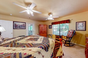 4 Schlafzimmer, Schreibtisch, Bügeleisen/Bügelbrett, Reisekinderbett