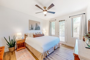 2 bedrooms, iron/ironing board, free WiFi, bed sheets - Gated community condo with pool, hot tub, gym, & private patio - near golf (Scottsdale)