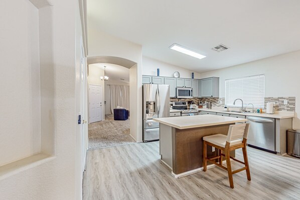 Fridge, microwave, oven, stovetop - Spacious desert home with hot tub, covered patio, grill, & modern finishes (Surprise)