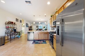 Private kitchen - Airy desert home with an enclosed yard, private pool, hot tub, firepit, & W/D (Buckeye)
