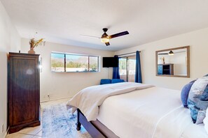 3 bedrooms, iron/ironing board, free WiFi, bed sheets - Sabino Canyon home with mountain views - walk to Sabino Canyon National Park (Tucson)