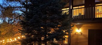 Serene, two-story cabin with a game room, washer/dryer, & furnished deck