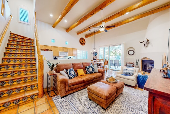 Smart TV, fireplace - Attractive home with private pool, spa, patio, AC, & W/D - near attractions (Cave Creek)