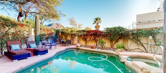 Attractive home with private pool, spa, patio, AC, & W/D - near attractions