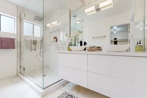 Shower, hair dryer, towels - Recently Remodeled Home | Fenced Backyard, Heated Pool, Grill & Fire Pit (Palm Springs)