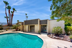 A heated pool - Recently Remodeled Home | Fenced Backyard, Heated Pool, Grill & Fire Pit (Palm Springs)
