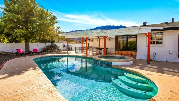 A swimming pool with a hot tub, a covered patio, and a mountain view. - Updated mid-century gem with private pool, spa, gas grill, and free WiFi (Palm Springs)