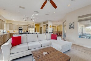 Smart TV, fireplace - Your North Scottsdale Escape — Poolside Comfort, Easy Living & Prime Location (Scottsdale)