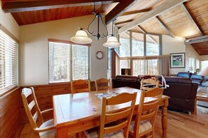 Dining - Secluded dog-friendly home with gas grill, patio, wood-burning fireplace, & W/D (Munds Park)