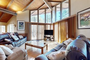 Smart TV, fireplace, DVD player, books - Secluded dog-friendly home with gas grill, patio, wood-burning fireplace, & W/D (Munds Park)