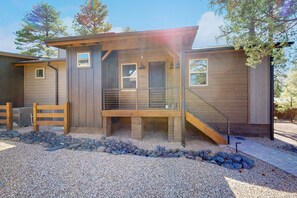 Exterior - Brand new home w/ patio & mountain views, close to golf, lakes, town & more (Show Low)