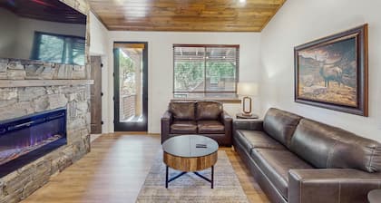 Brand new home w/ patio & mountain views, close to golf, lakes, town & more