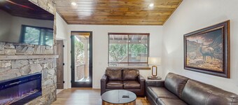 Brand new home w/ patio & mountain views, close to golf, lakes, town & more