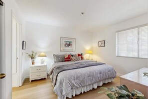 2 bedrooms, iron/ironing board, free WiFi, bed sheets - Updated Condo with shared pools, spas, and pickleball  & tennis courts (Palm Springs)