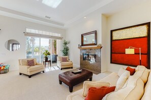 Smart TV, fireplace, DVD player - Pristine home w/ a wet bar, outdoor kitchen, private pool, & spa (Rancho Mirage)