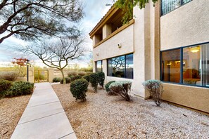 Property grounds - Dog-friendly mountain view condo with pool, gym, grill, fireplace, & sunroom (Tucson)