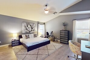 3 bedrooms, desk, free WiFi, bed sheets - Pristine Desert Ridge home with a pool & backyard oasis - dog-friendly (Phoenix)