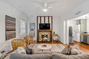 Unclassified image, 3 of 18, button - Historic, Spacious Loft w. Kitchen + Living Room (Charleston)