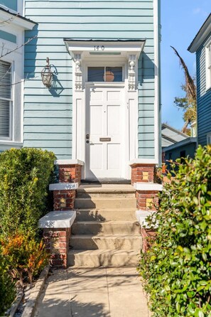 Exterior detail - Historic, Spacious Loft w. Kitchen + Living Room (Charleston)