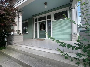Exterior detail - Spacious 4-bedroom house in gorgeous Wilmington with AC (Wilmington)