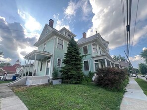Exterior - Spacious 4-bedroom house in gorgeous Wilmington with AC (Wilmington)