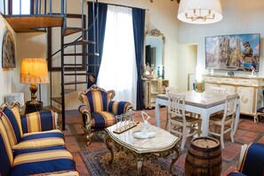 Interior - The Eater - Luxury (siena)