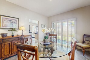 Dining - Desert Bliss with Mountain Views & a Sparkling Private Pool. (Palm Desert)