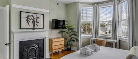 Iron/ironing board, travel crib, WiFi, bed sheets