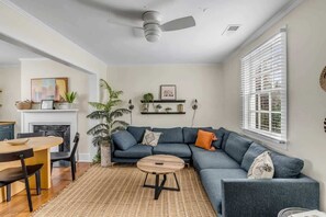 TV, offices - Luxury Historic Home, Daybed w. Reading Nook! (Charleston)