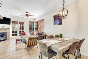 Dining - Radiant retreat with pool and hot tub access, sunroom, washer/dryer, gym, & AC (Tucson)