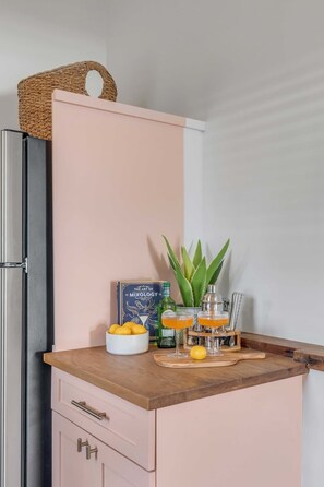 Interior - Backyard Verdana w. Grill, Newly Updated Interior! (Charleston)