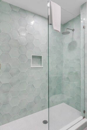 Shower, hair dryer - Backyard Veranda w. Grill, Newly Updated Interior! (Charleston)