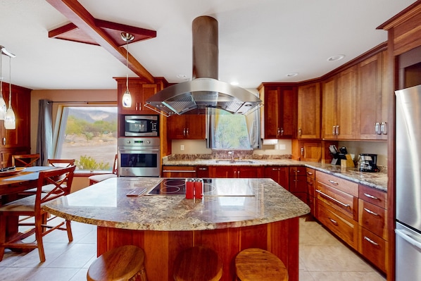 Fridge, microwave, oven, stovetop - Mountain view home with private pool, tranquil patio & beautiful kitchen (Tucson)